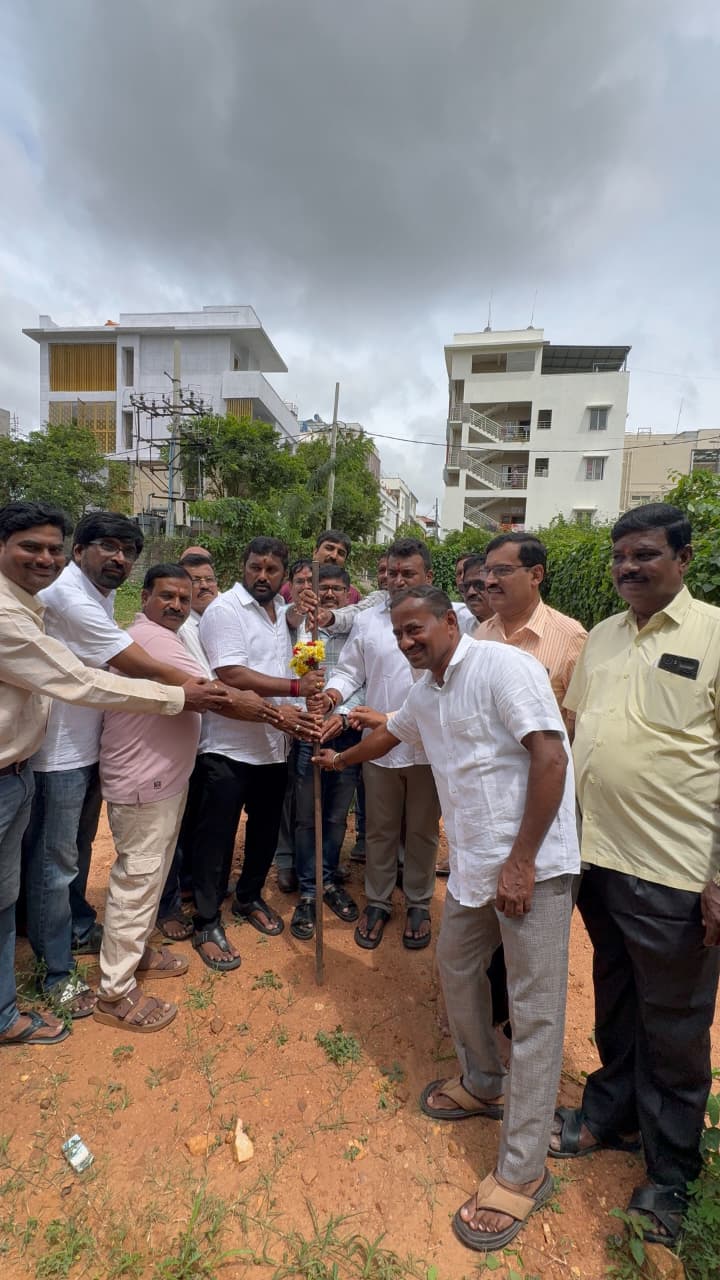 Pushpa Devraj with the community
